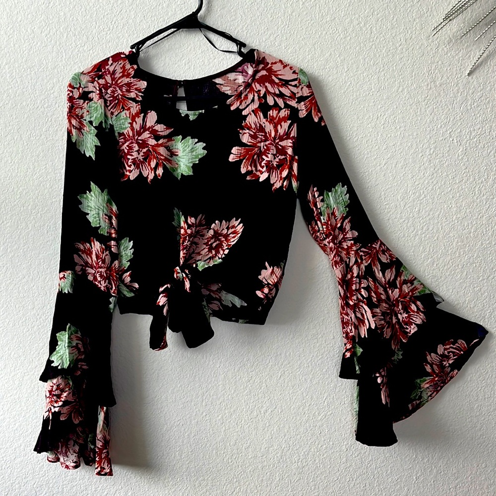 Lizard Thicket - Bell sleeves floral bohemian top